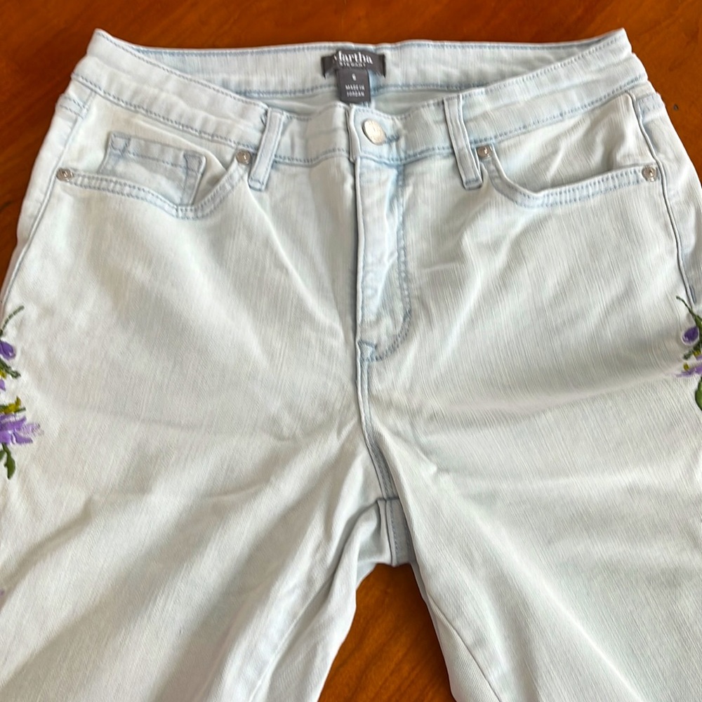 Martha Stewart Jeans Wisteria Embroidered Bleached 5-Pocket Mid-Rise w/Stretch. - Picture 9 of 13